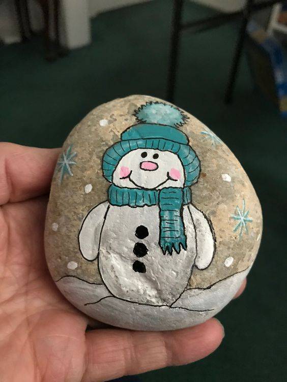 简单好看的卡通雪人石头画图片大全_2