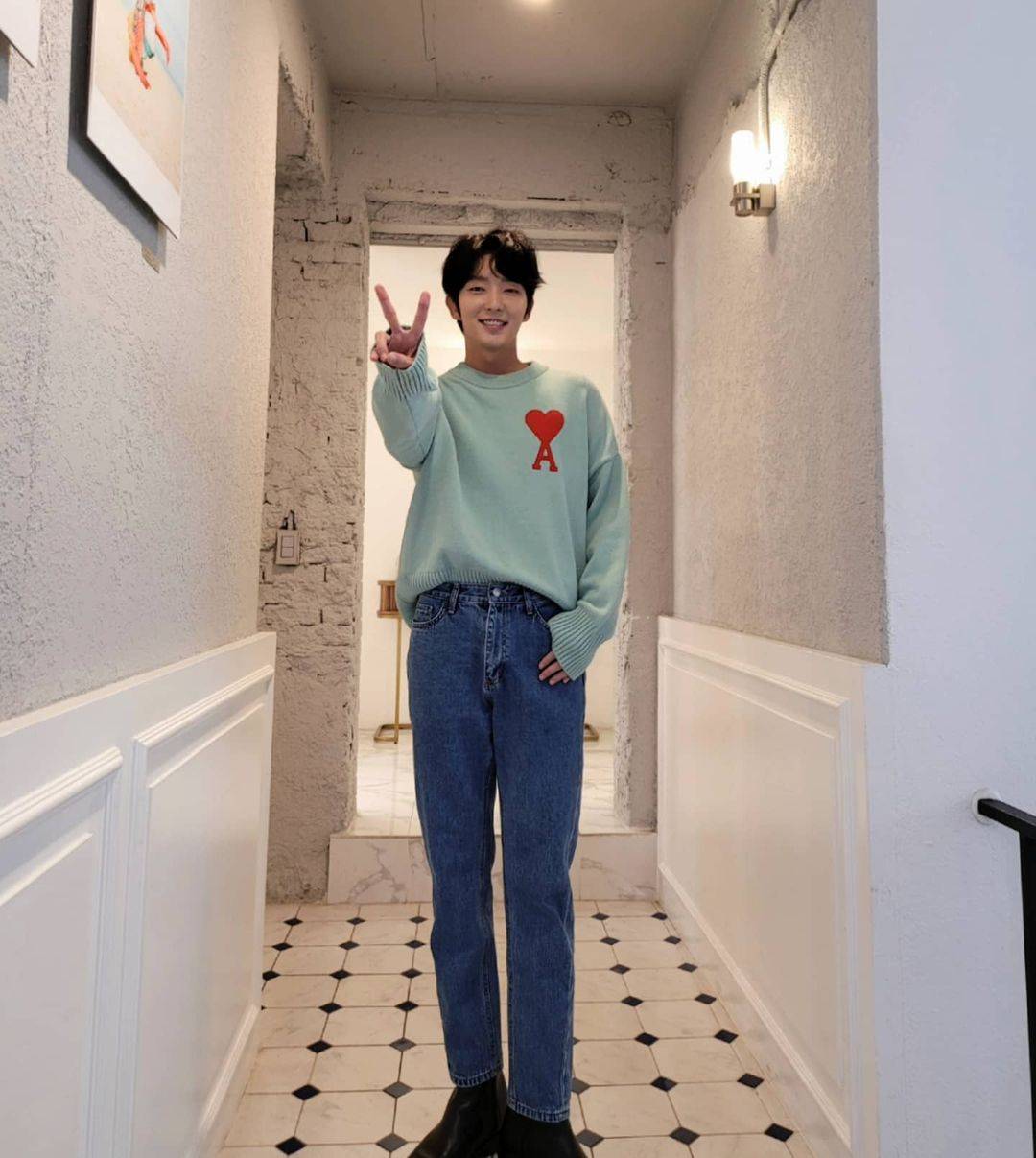 韩国帅气男星李准基温暖笑容图片精选_6