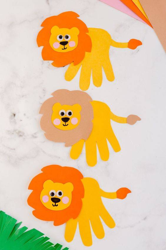 幼儿园动物手印画狮子作品图片精选_3