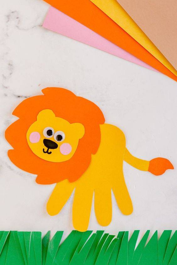 幼儿园动物手印画狮子作品图片精选_1