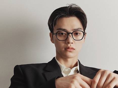 《无法抗拒的他》男主宋江戴眼镜图片精选_2