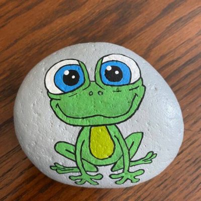 幼儿园手工彩色石头画-卡通青蛙作品图片精选