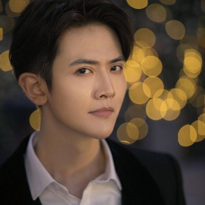 《风起洛阳》东川王刘端端帅气西装照图片精选