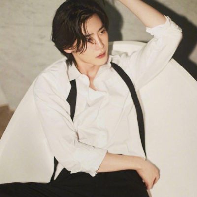 韩国帅气男星李钟硕长发造型图片精选