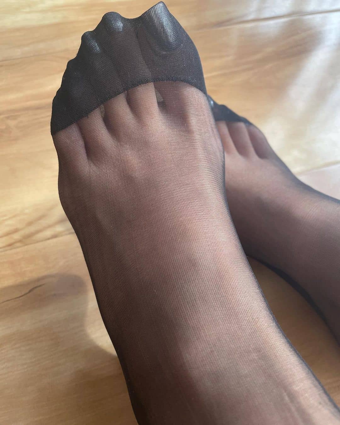 美女黑丝脚部特写，黑丝脚丫子照片_5