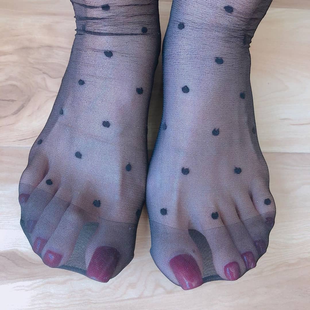 美女黑丝脚部特写，黑丝脚丫子照片_6
