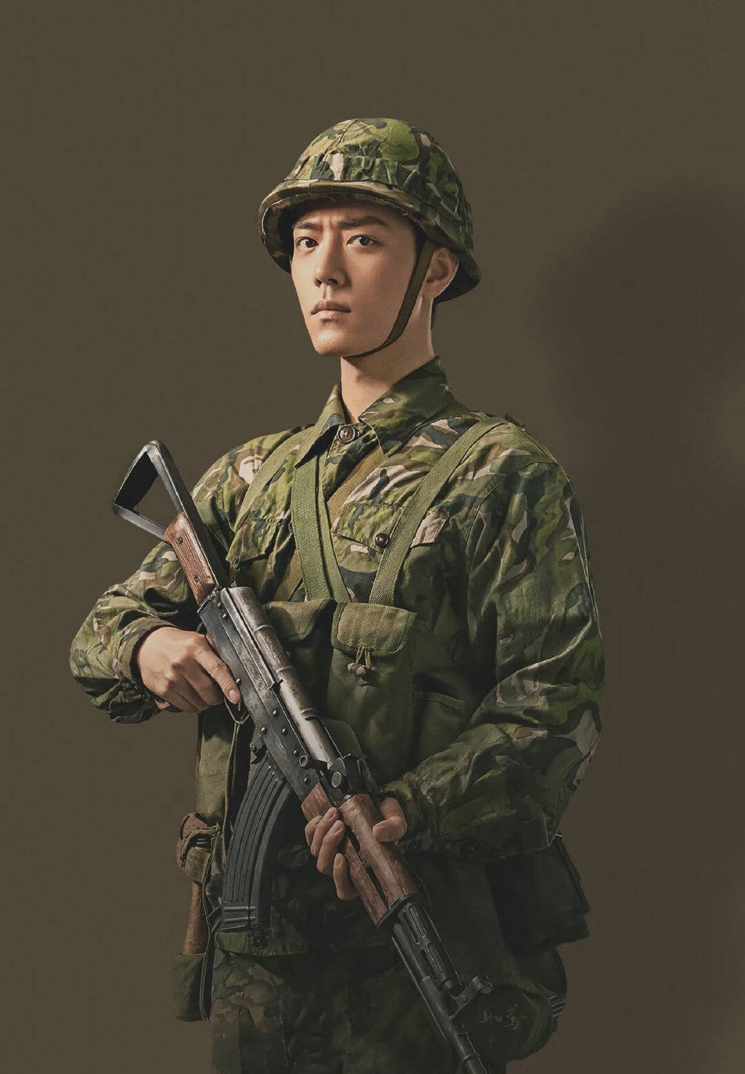 肖战《王牌部队》顾一野帅气绿色军装照高清图片_6