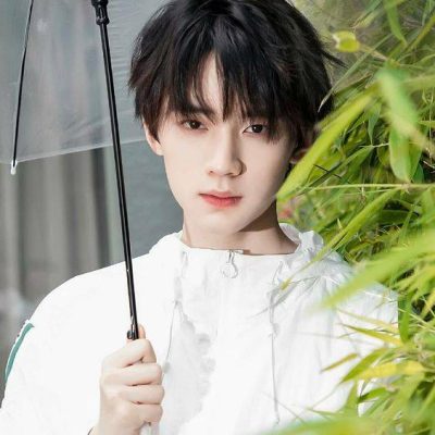 帅气男星周翊然禁欲系无水印高清图片