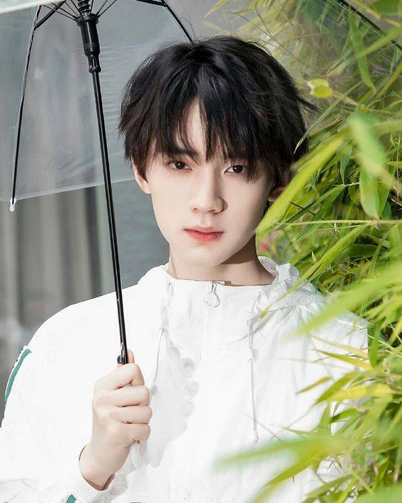 帅气男星周翊然禁欲系无水印高清图片_5
