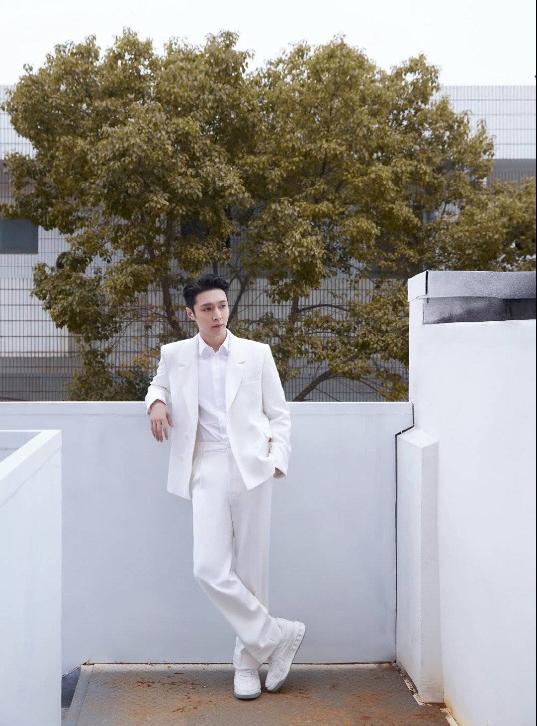 张艺兴白色西装高清写真图片_6