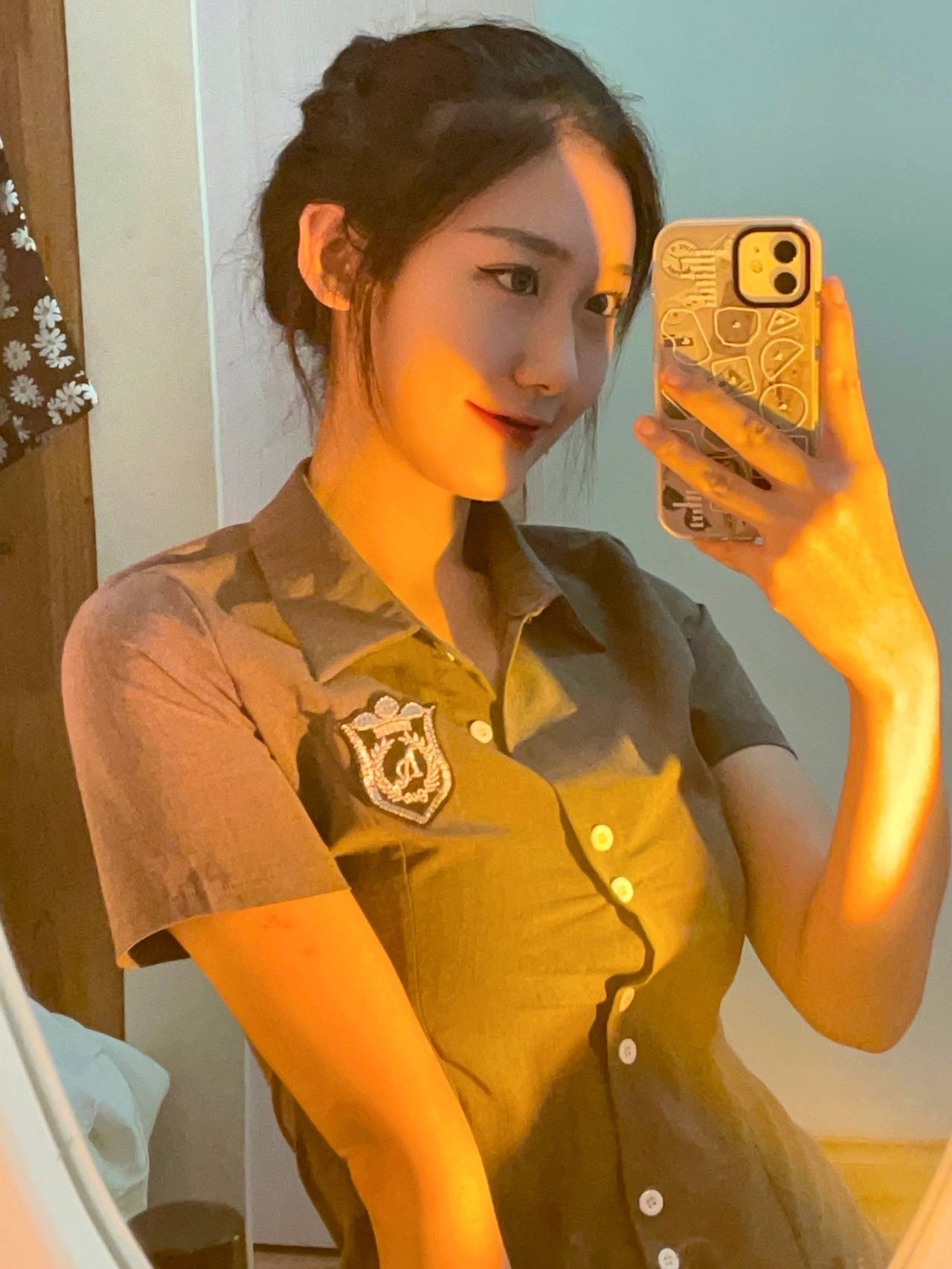 零零后美女的自拍，00后也用剪刀手自拍呀！_3