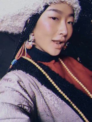 眯眯眼模特菜孃孃生活照 太丑了！_1