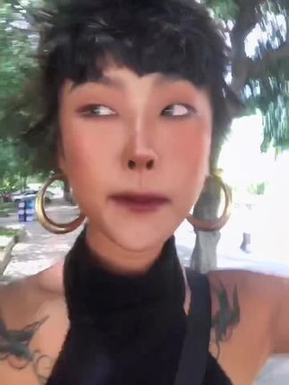 眯眯眼模特菜孃孃生活照 太丑了！_11