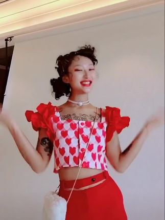 眯眯眼模特菜孃孃生活照 太丑了！_13