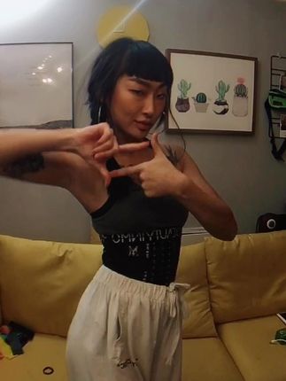眯眯眼模特菜孃孃生活照 太丑了！_25