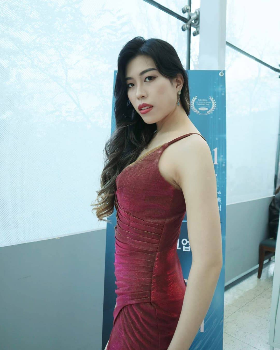 大嘴美女性感模特，首尔2021年和谐世界小姐_2