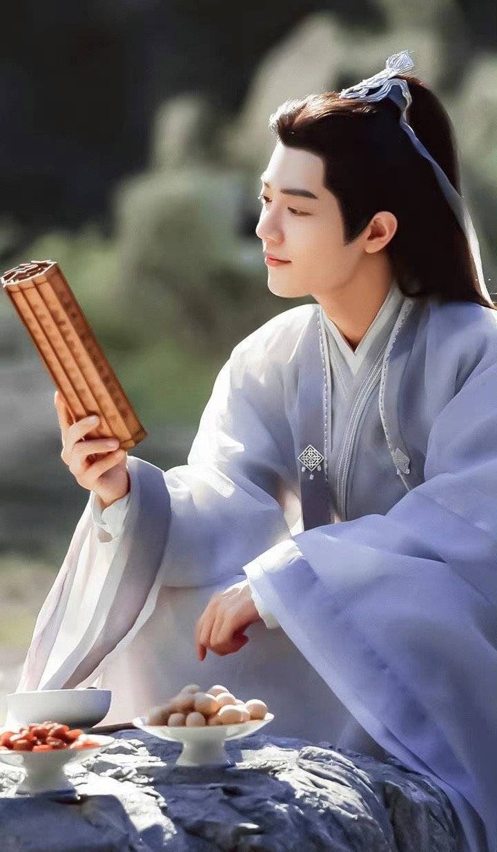 肖战《玉骨遥》古装白衣造型帅炸了！_4
