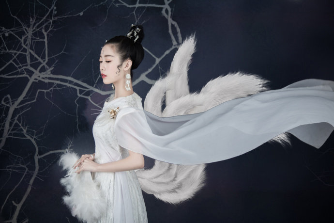 古装纯欲风美女写真，女主像妖精一样会勾人_1