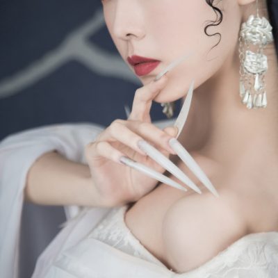 古装纯欲风美女写真，女主像妖精一样会勾人