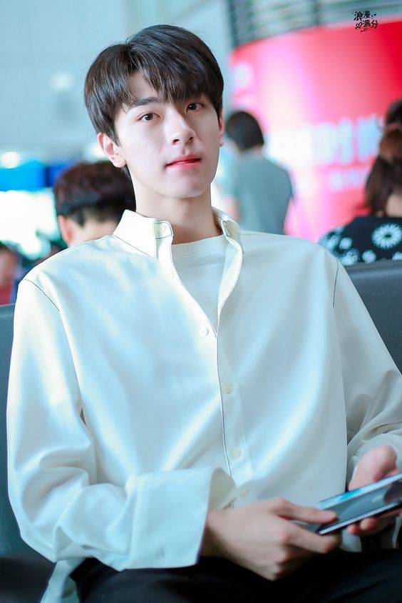 90后帅气男星林一白衬衫温柔干净高清图片精选_9