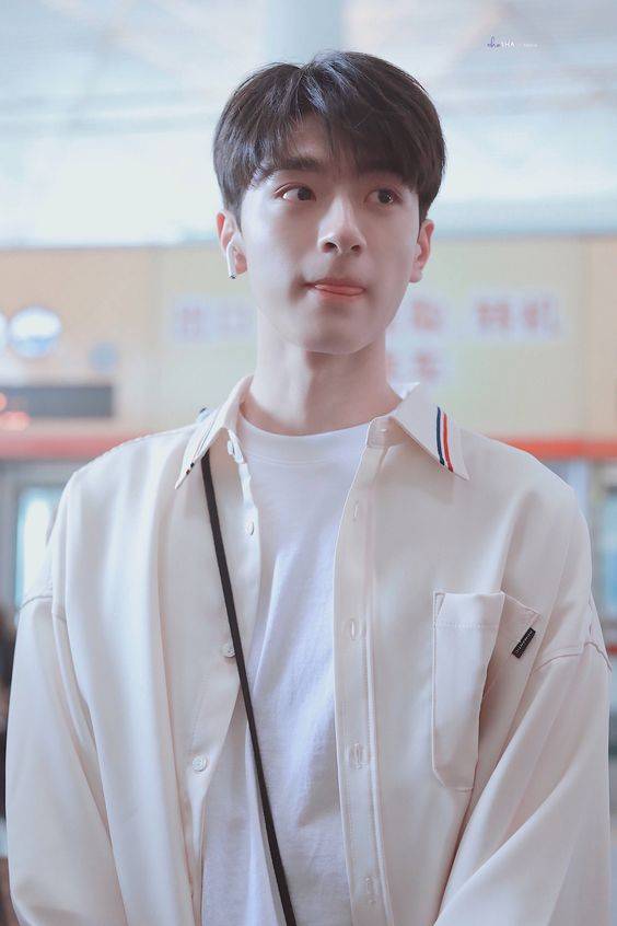 90后帅气男星林一白衬衫温柔干净高清图片精选_5