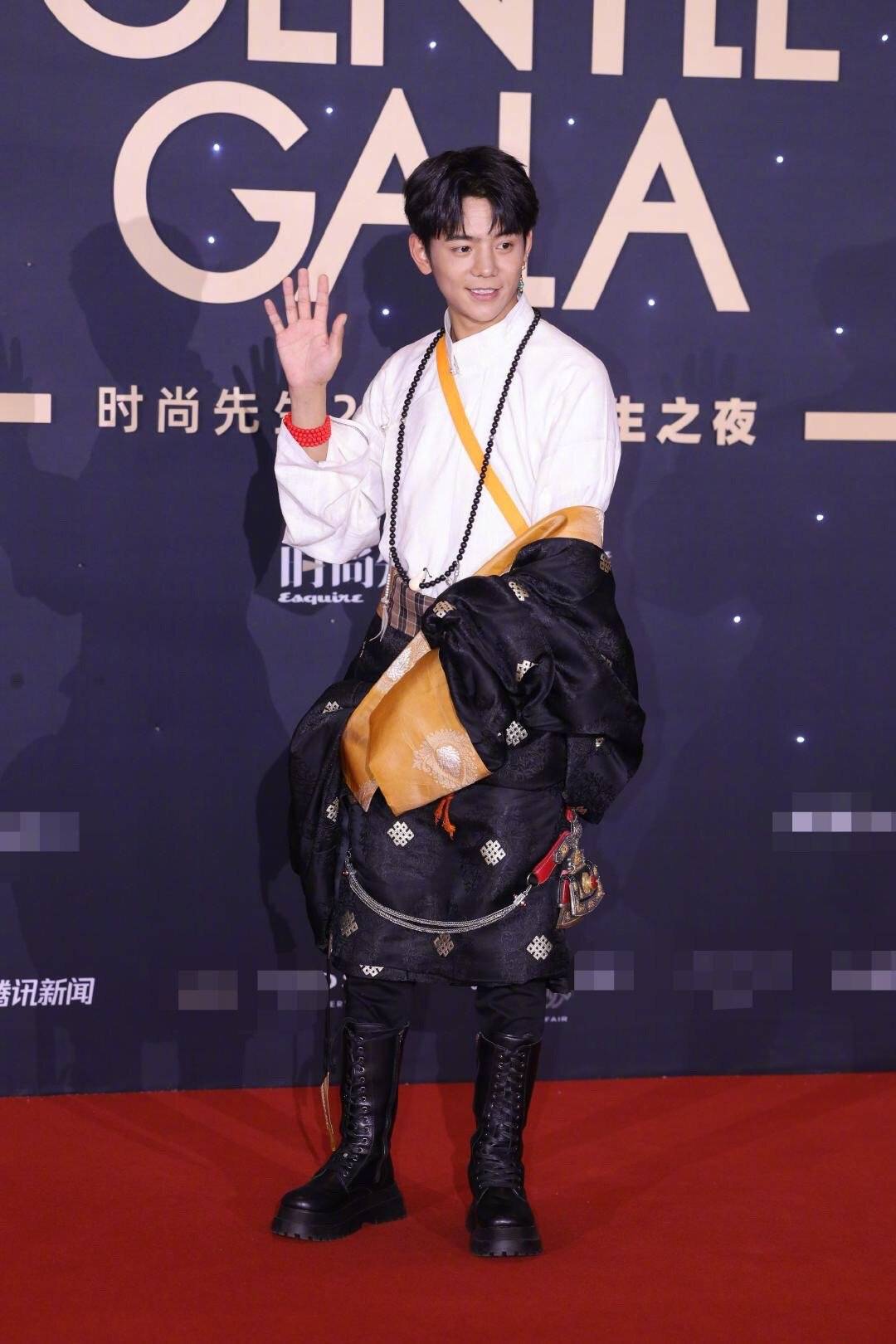 丁真珍珠藏族民族服饰高清图片精选_9