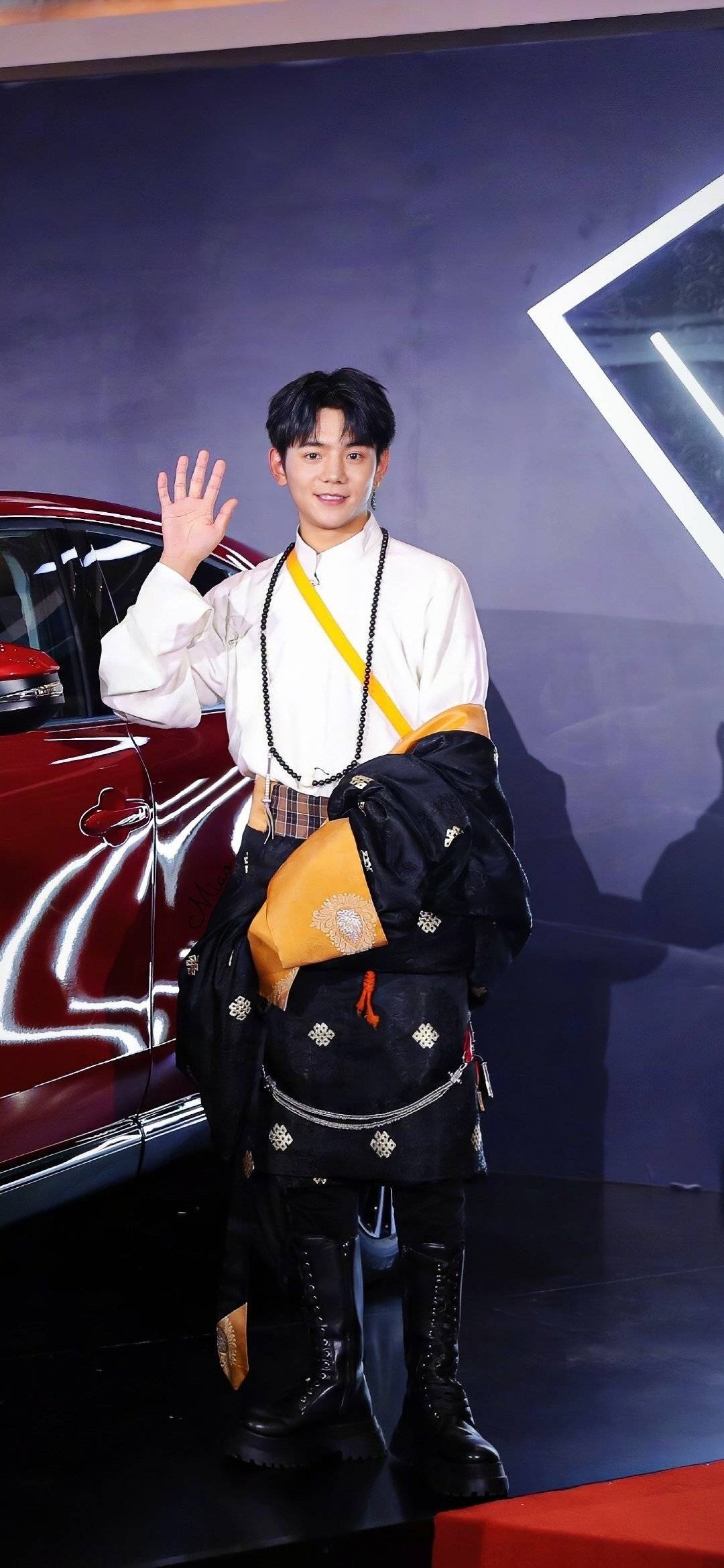 丁真珍珠藏族民族服饰高清图片精选_7