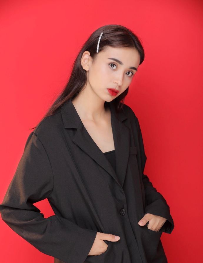 中戏校花新疆美女古丽热-Gulira美照_1