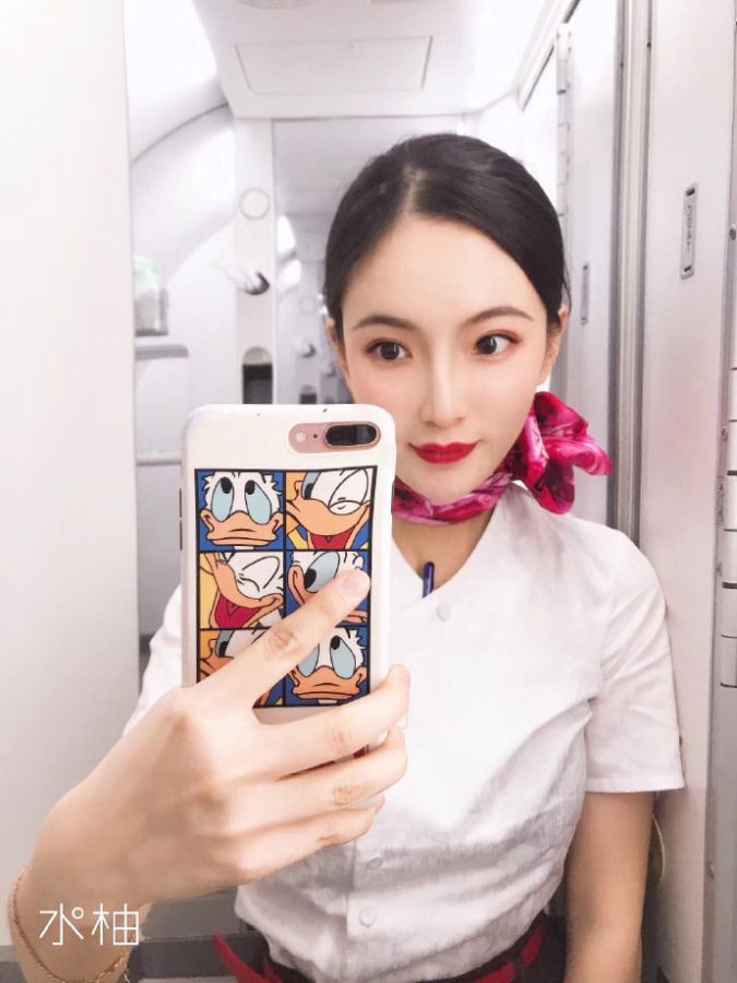 上海航空空姐穿工作服美照_1