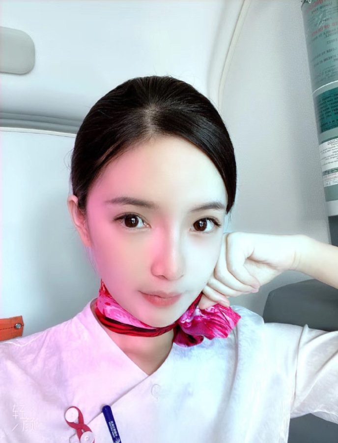 上海航空空姐穿工作服美照_2