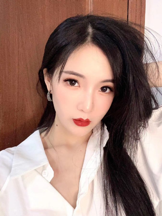 上海航空空姐穿工作服美照_4