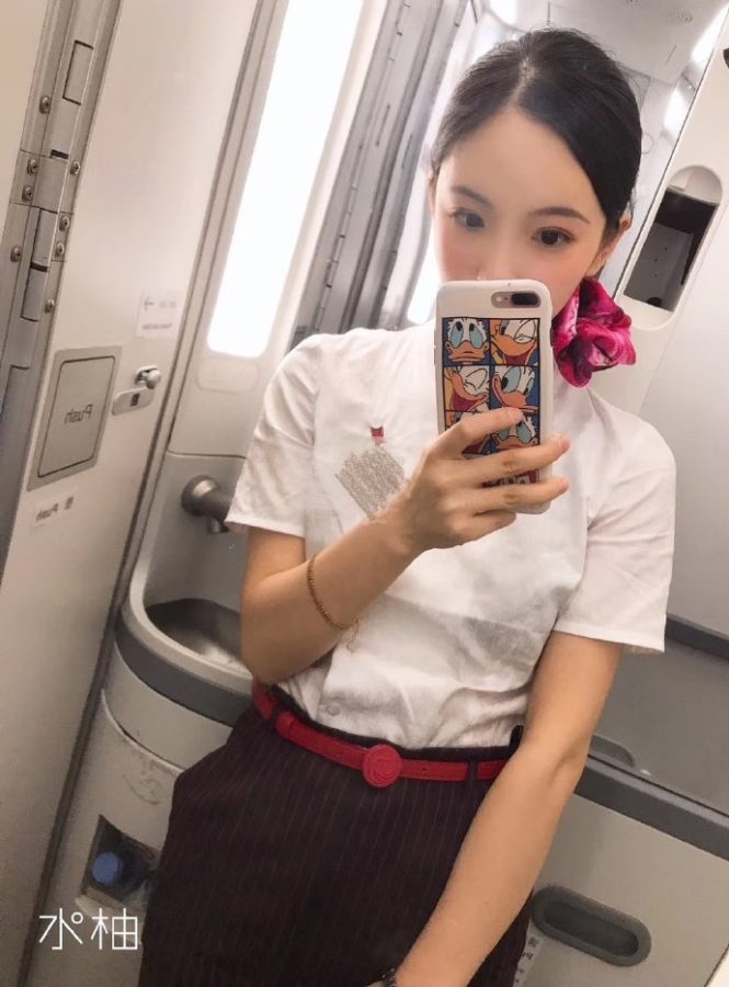 上海航空空姐穿工作服美照_7