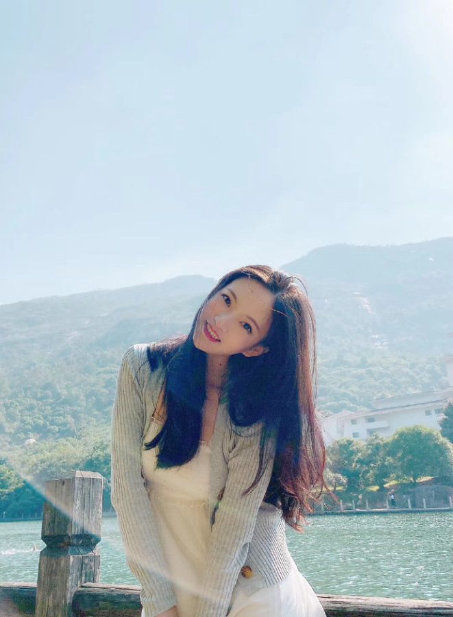 上海航空空姐穿工作服美照_8