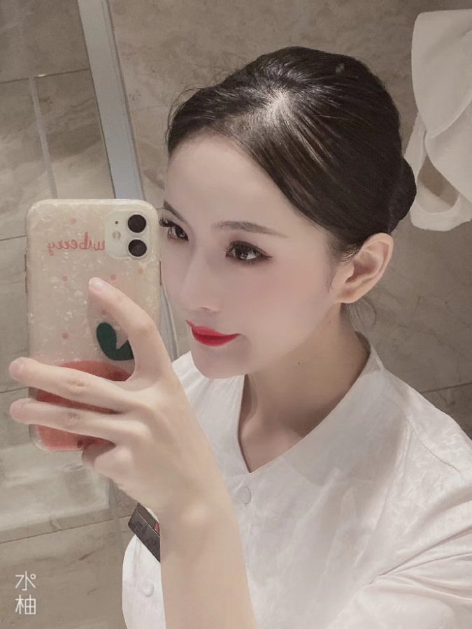 上海航空空姐穿工作服美照_9