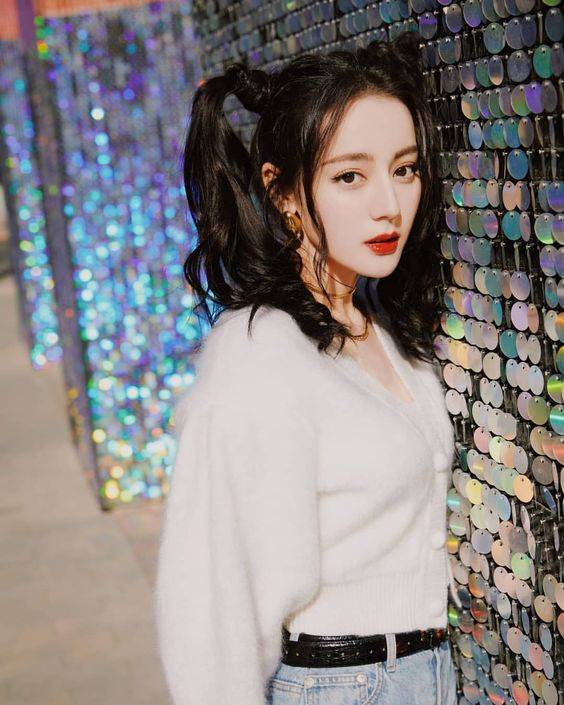 美女迪丽热巴双马尾扎两个辫子图片_1