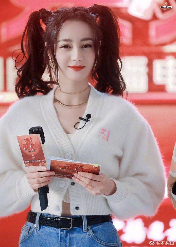 美女迪丽热巴双马尾扎两个辫子图片_2