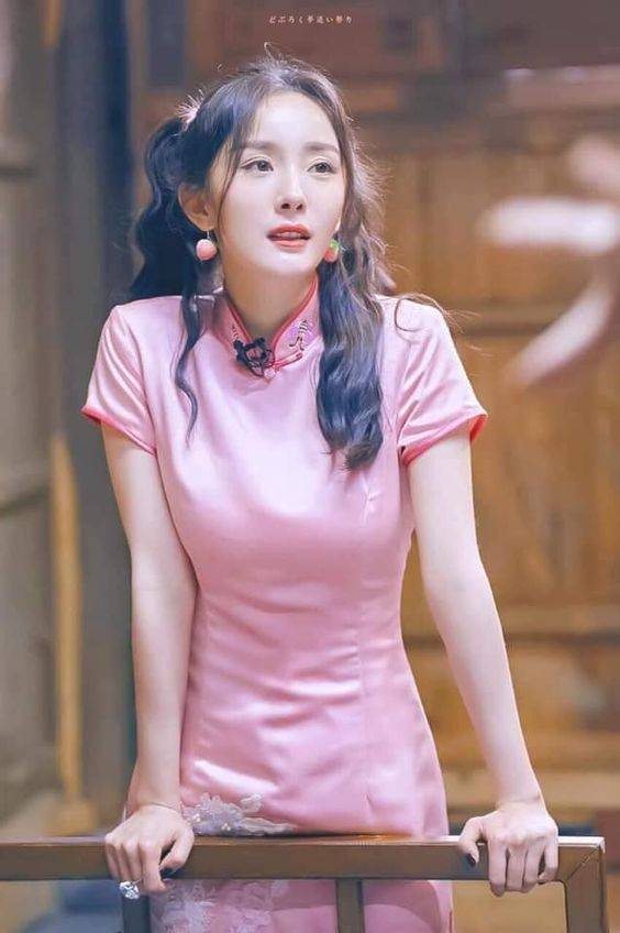 美女明星杨幂双马尾扎两个辫子发型图片_4