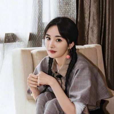美女明星杨幂双马尾扎两个辫子发型图片