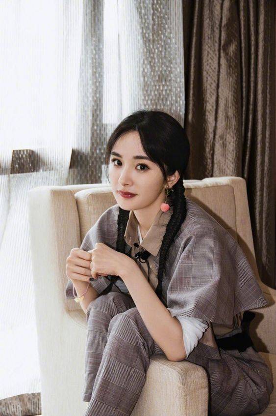 美女明星杨幂双马尾扎两个辫子发型图片_5