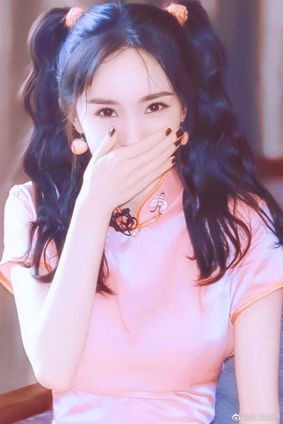 美女明星杨幂双马尾扎两个辫子发型图片_7