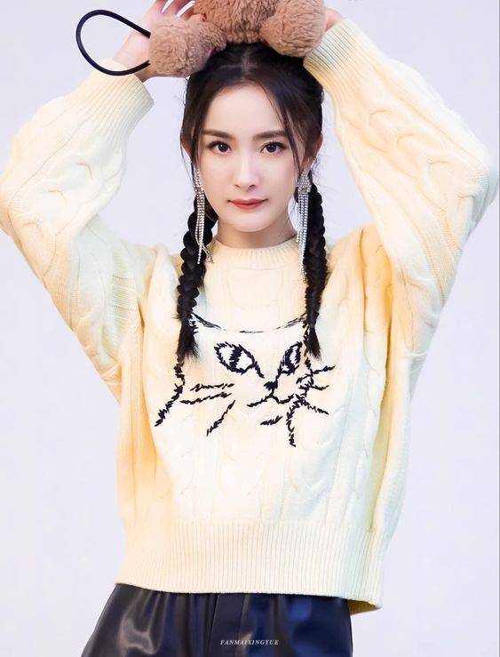 美女明星杨幂双马尾扎两个辫子发型图片_8