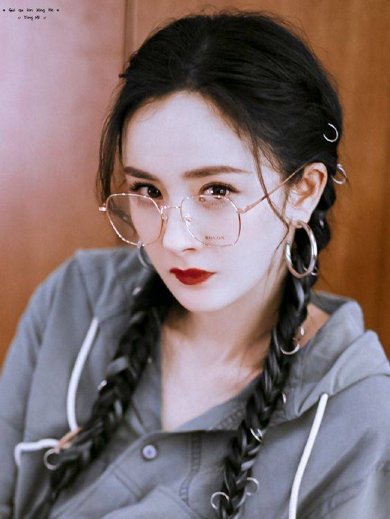 女明星杨幂戴眼镜照片图精选_2