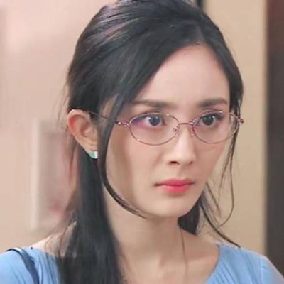 女明星杨幂戴眼镜照片图精选