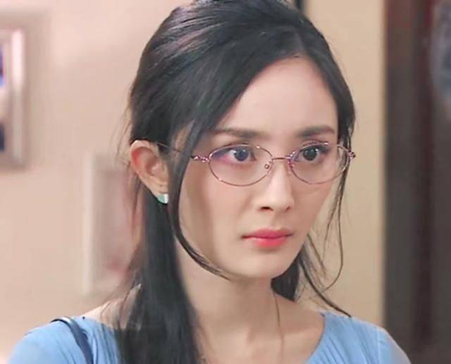女明星杨幂戴眼镜照片图精选_5