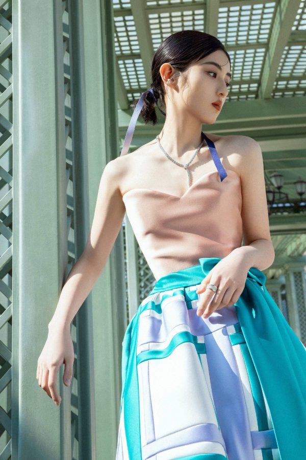 张子枫抹胸长裙最性感写真照片_2