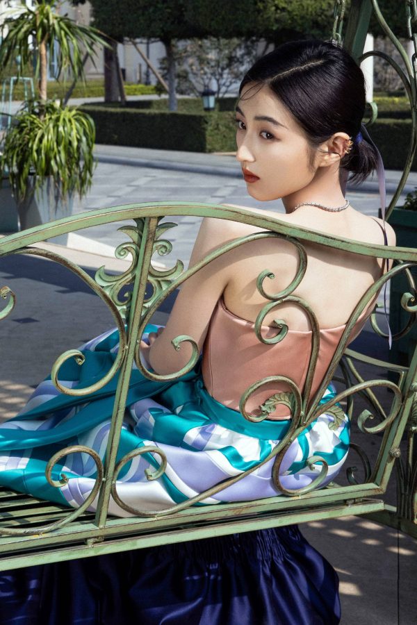 张子枫抹胸长裙最性感写真照片_3