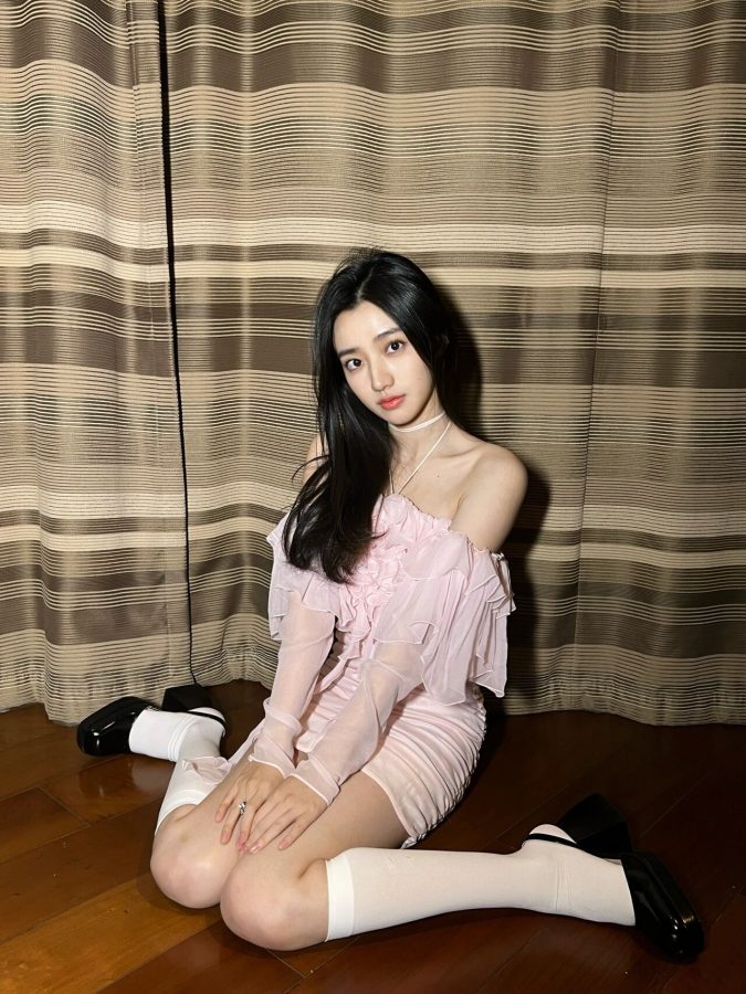 高二16岁女学生长腿白丝袜写真！夹腿照片_10