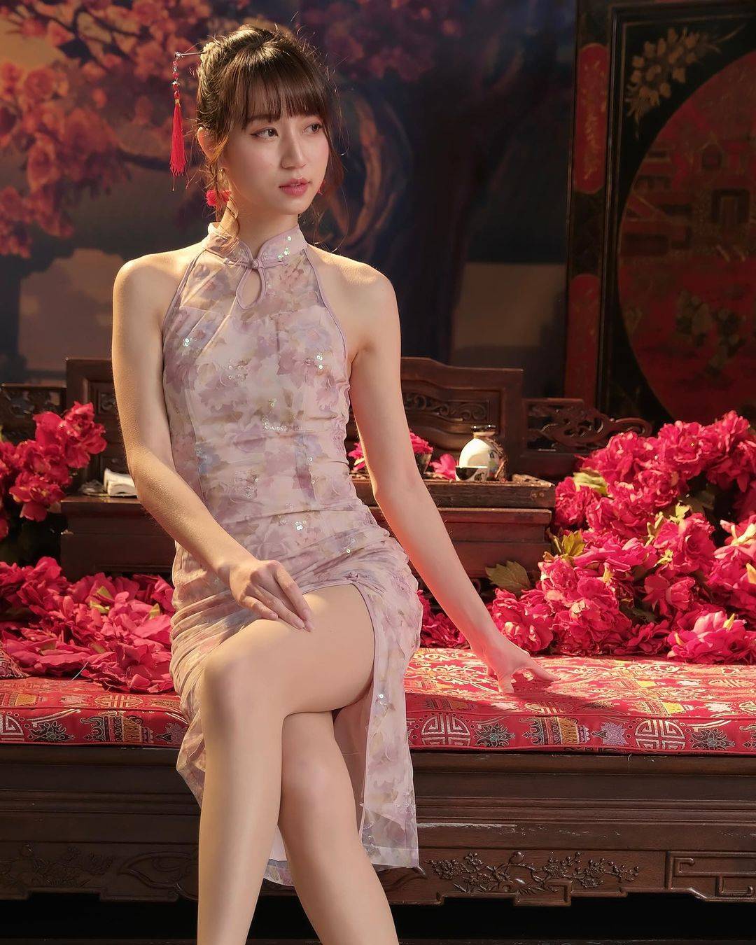 如图:穿旗袍适合什么样的发型最好看？_4