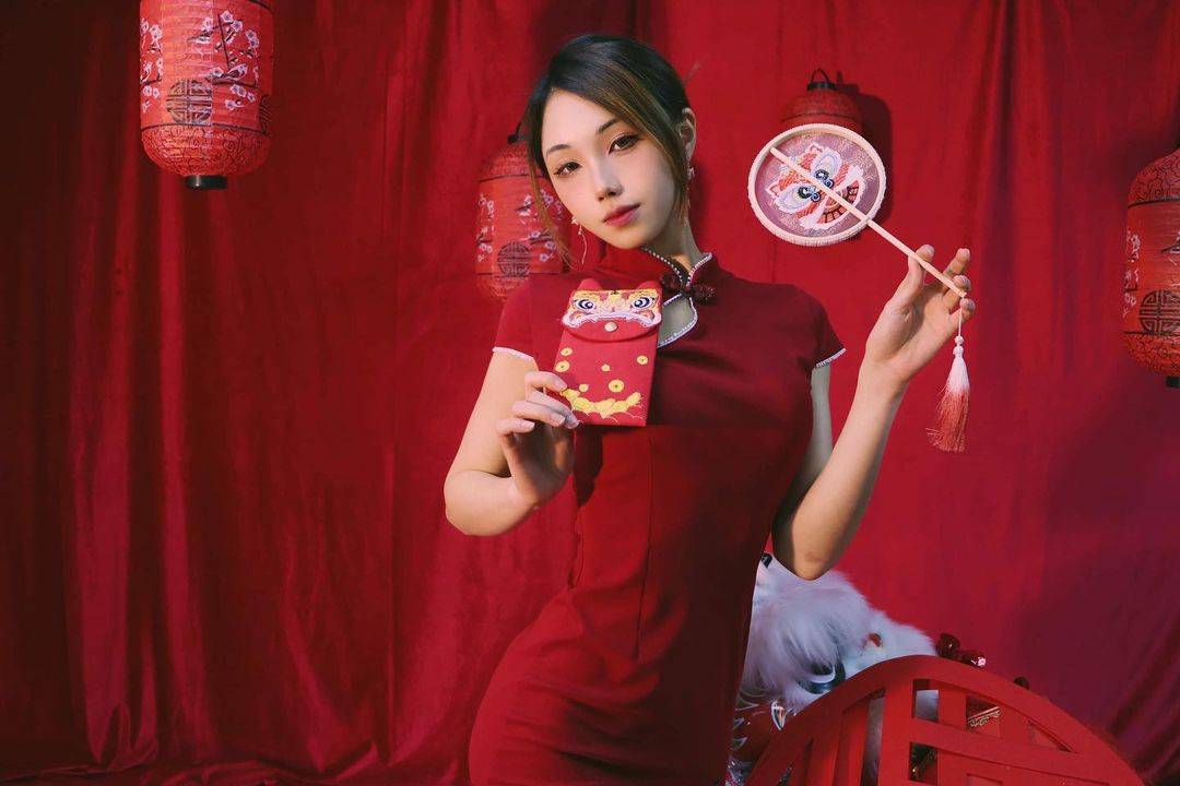 如图:穿旗袍适合什么样的发型最好看？_8