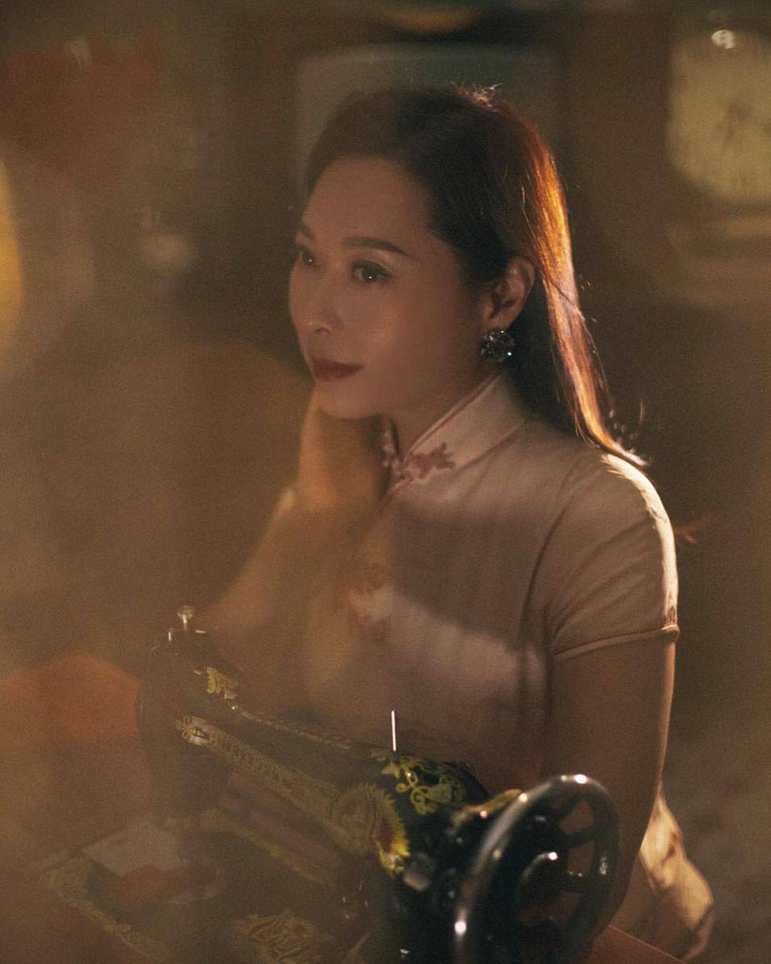 如图:穿旗袍适合什么样的发型最好看？_9